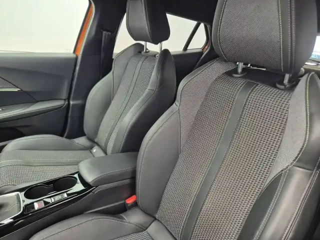 Peugeot 2008 puretech 130 s&amp;s bvm6 — photo 9