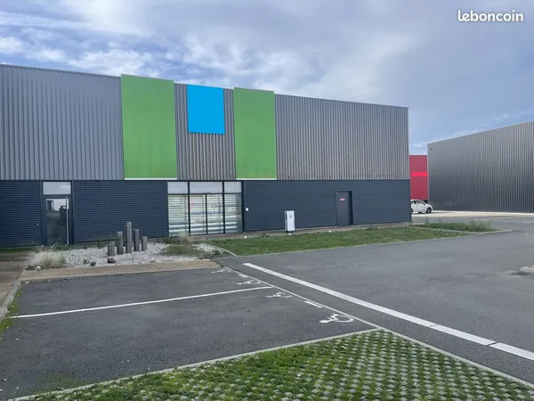Local 450 m² Le Mans