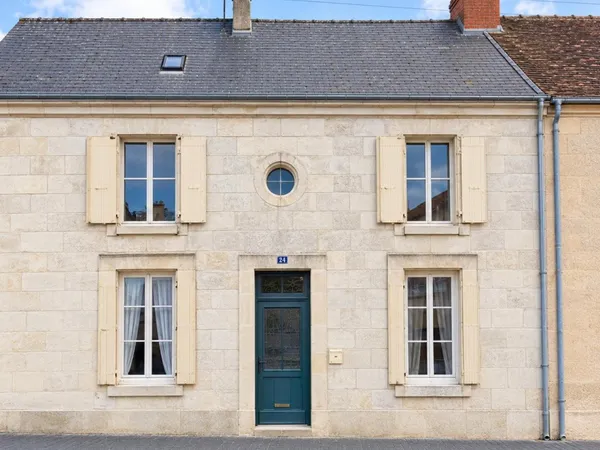 Maison de caractère avec jardin, puits et dépendances