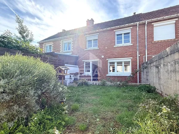 Maison familiale de 80 m² avec garage, dépendance et jardin . À 3 km de la plage