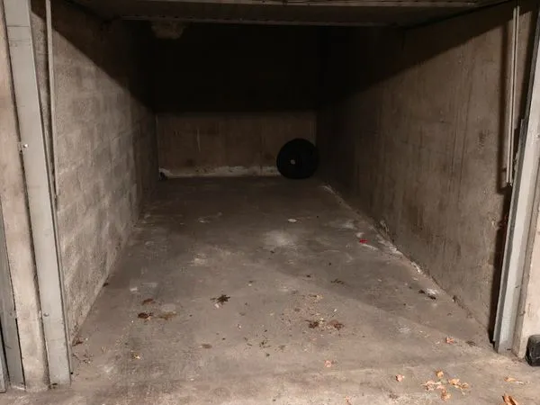 Garage fermé - Résidence sécurisée - Proche Gare & Gendarmerie