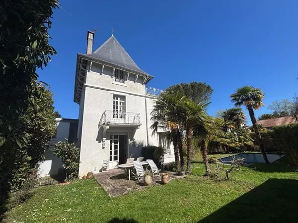 Pau Nord Trespoey, allées de Morlaas, villa d'Epoque et dépendance sur deux parcelles