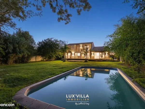 Villa 7 pièces 227 m²