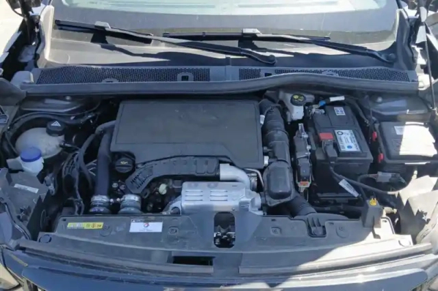 Peugeot 2008 puretech 130 s&amp;s bvm6 — photo 16