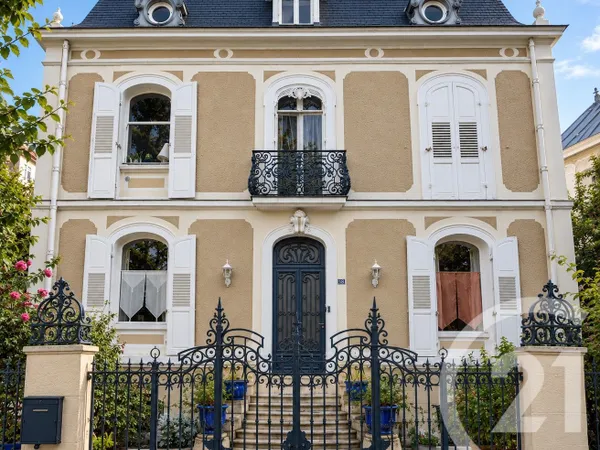 Maison 13 pièces 342 m²