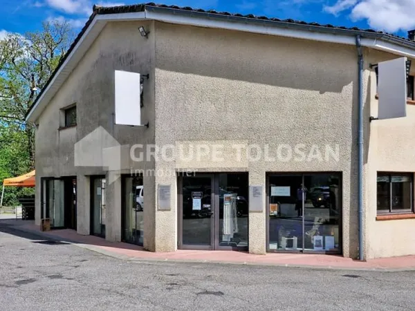Local commercial 2 pièces 160 m²