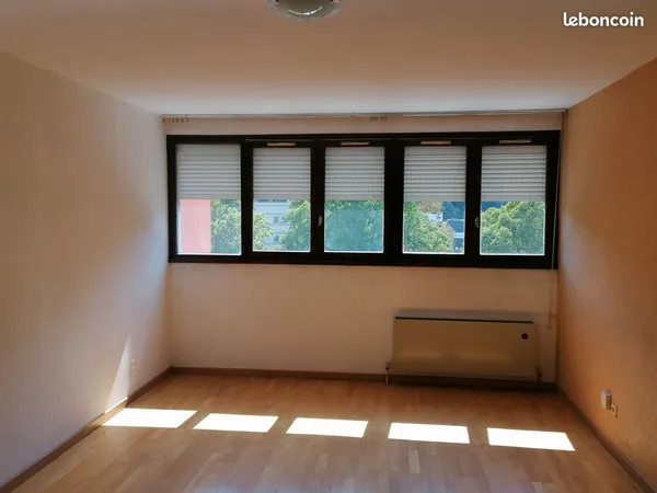 T3 de 67,6 m² à rafraîchir - Loggia, Parking & Cave - Fontaine (38600)