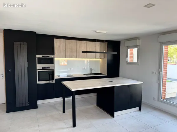 T2 de standing - 46 m² - Climatisé - Dernier étage avec ascenseur - Terrasse 20 m² - Parking privati