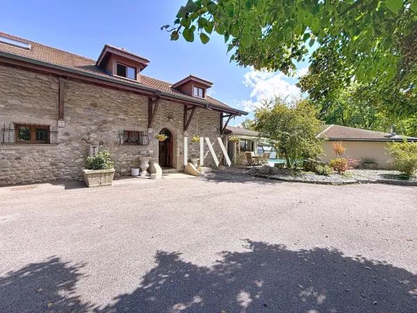 Maison 10 pièces 287 m²