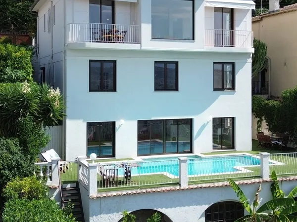Maison 7 pièces 261 m²