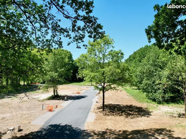 Terrain à bâtir de 530 m² à LE TAILLAN-MEDOC (33)