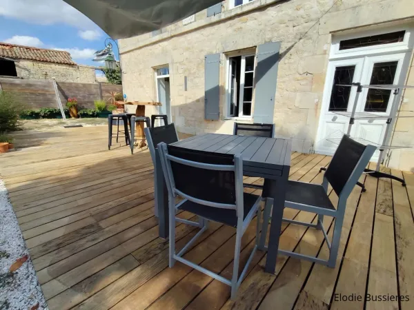 Maison de caractère, grands espaces et hangar XXL à la campagne