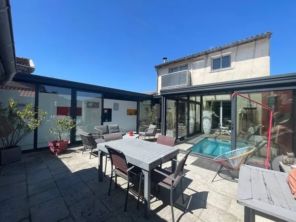 Maison 8 pièces 247 m²