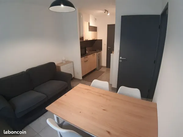 Très joli T2 meublé dans petite copropropriété BESANÇON + place parking privative
