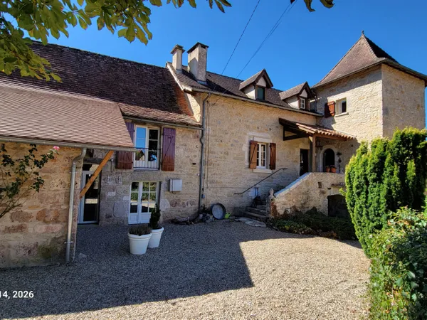 Maison de caractère avec gîte indépendant et piscine à 8 minutes de Villeneuve d'Aveyron
