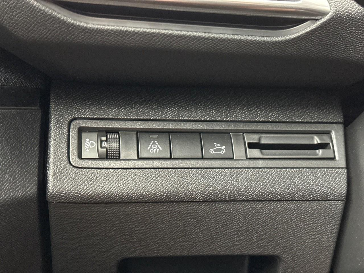 Peugeot 3008 puretech 130ch s&s eat8 allure pack — photo 17