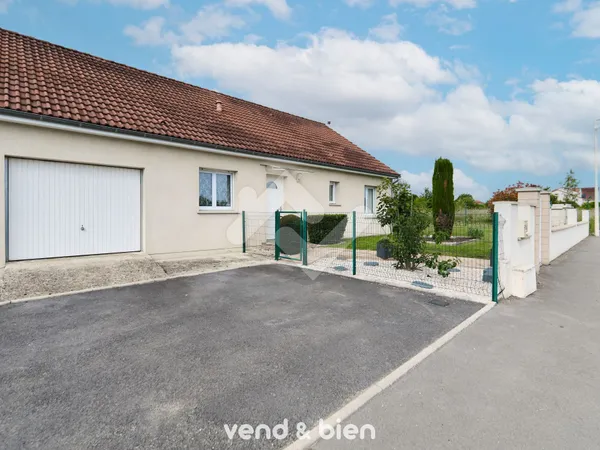 Maison T5, contemporaine de plain-pied avec garage sur un te