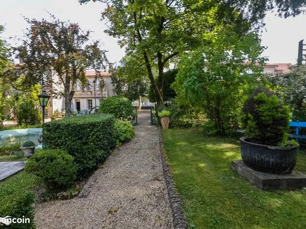 Maison 11 pièces 408 m²