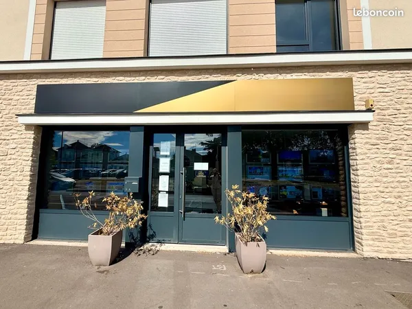 MURS + FONDS - Local commercial NEUF 63 m² - Hyper centre Ozoir
