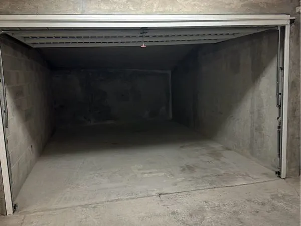 GARAGE/BOX FERMÉ PMR 18m2 - SAINT-GENIS-POUILLY (01630)