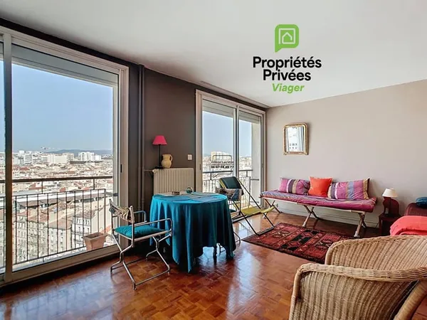 VIAGER OCCUPE - VIEUX PORT MARSEILLE - STUDIO ETAGE ELEVE et VUE IMPRENABLE
