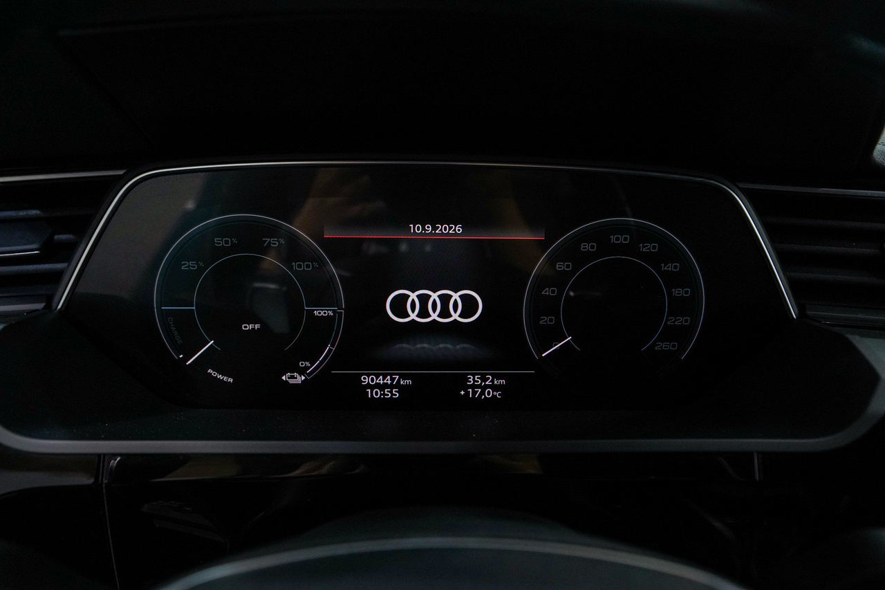 Audi e-tron — photo 13