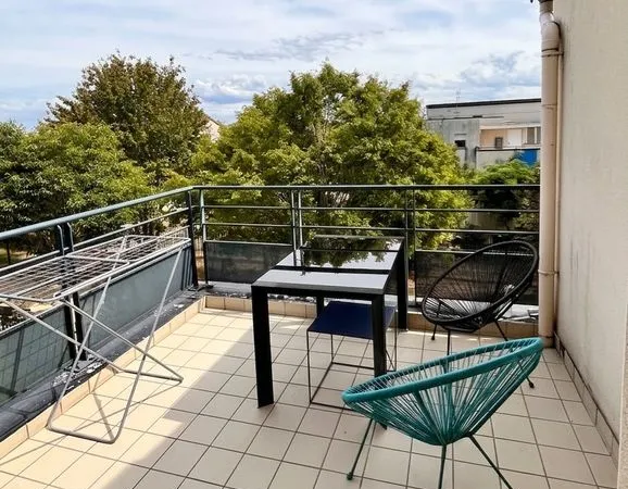 Studio meublé avec terrasse de standing — Mâcon Sud