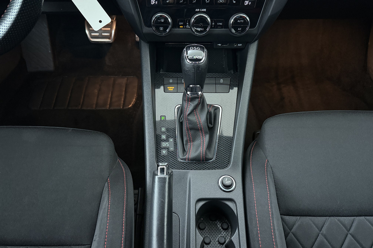Skoda Octavia Combi — photo 12