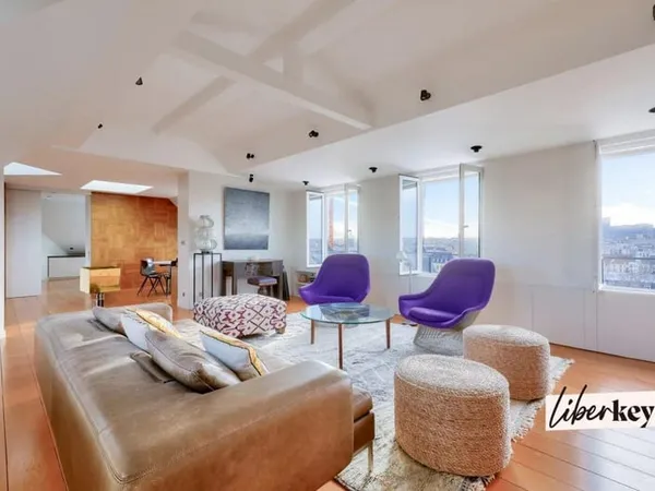 Appartement traversant d'exception de 90 m² sans vis-à-vis - Vue à 360° - Rue de Varenne 75007 Paris