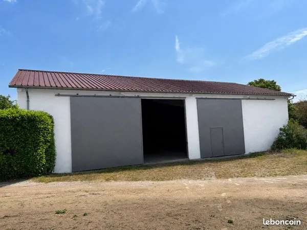 Dépôt -entrepôt-Local disponible à la location