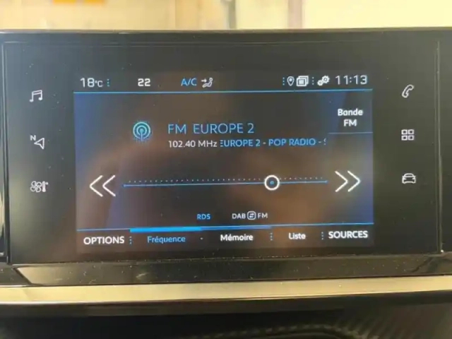 Peugeot 2008 1.2 puretech 100ch s&amp;s allure — photo 12