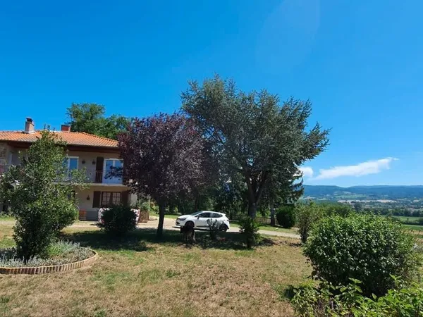 Maison lumineuse + hangar