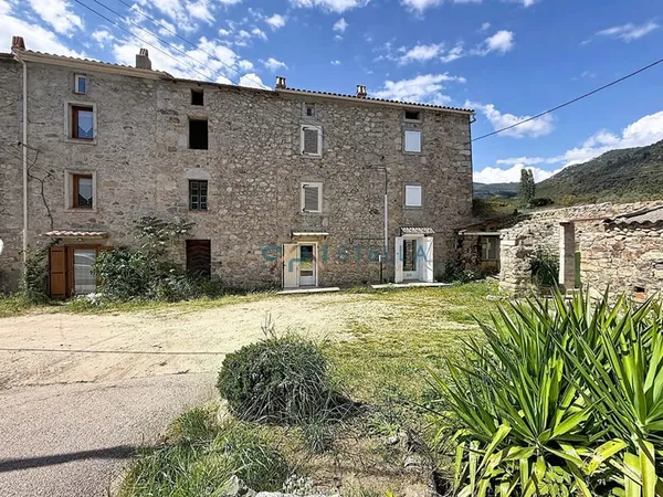 Maison mitoyenne rénovée à Vero + combles aménagés