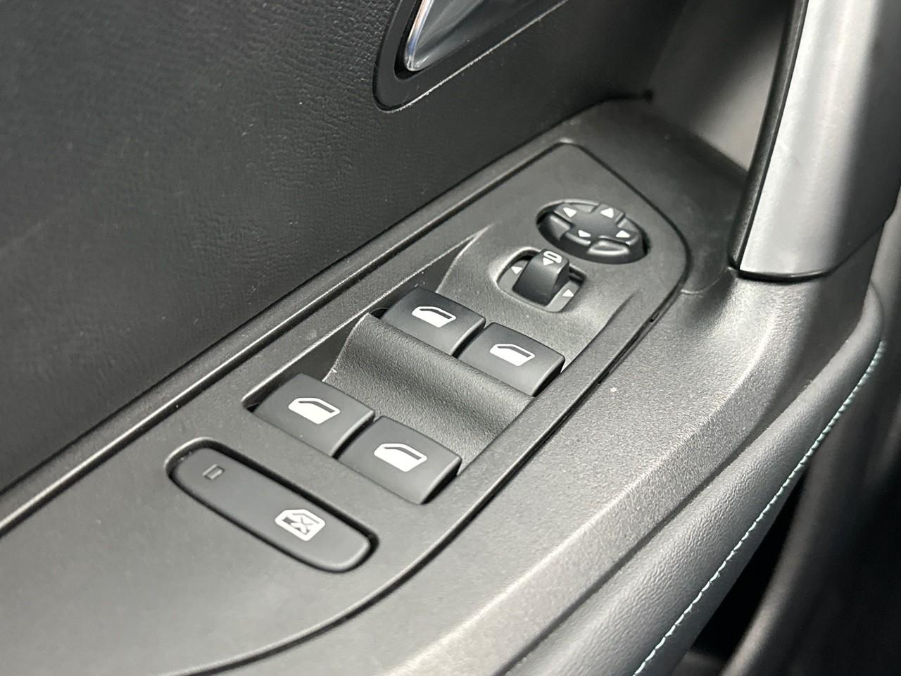 Peugeot 2008 puretech 130 s&s eat8 allure business — photo 15
