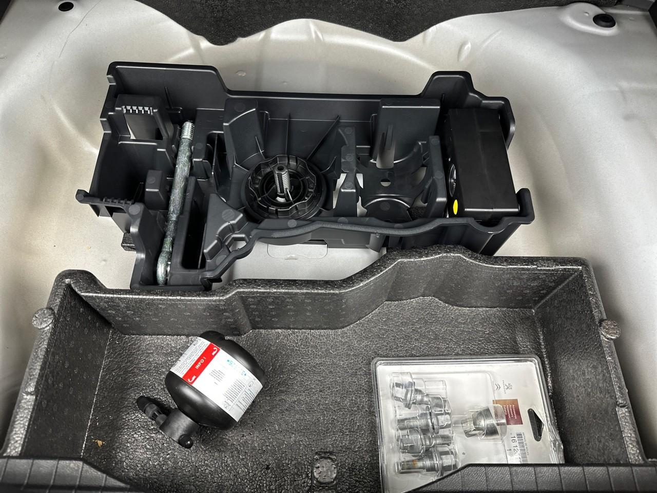 Peugeot 2008 puretech 130 s&s bvm6 allure pack — photo 32