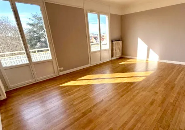 T3 lumineux de 77 m2 avec balcons - proche centre-ville