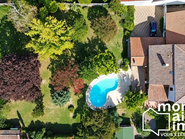Belle maison bourgeoise et dépendance, sur joli parc