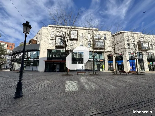 Local commercial 329 m²