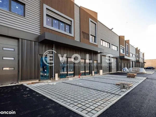 Local d'activité 717 m²