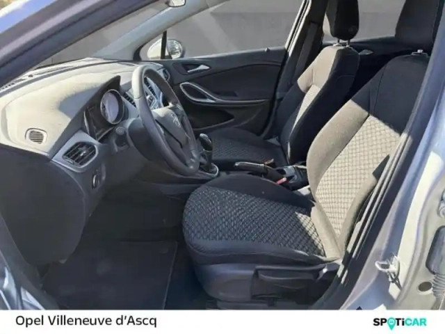 Opel Astra 1.2 turbo  110ch — photo 11
