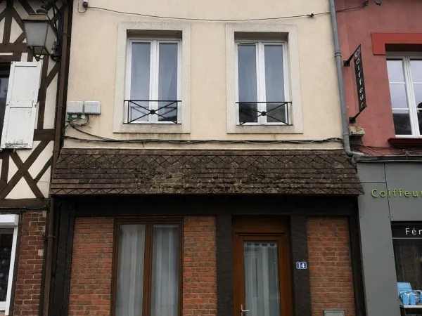 Maison de ville 104 m² - 2 chambres et beaux volumes - BROGLIE (27270)