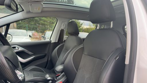 Peugeot 2008 1.2 PureTech 110 EAT6 - Crossway – 2017 – 121979 km – Essence – Boîte Automatique — photo 6