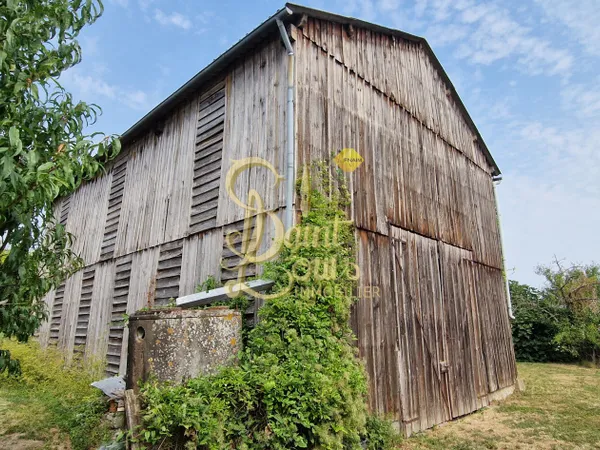 ANCIEN SECHOIR A TABAC AVEC JARDIN ET VUE
