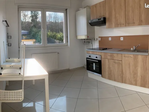 T1 meublé rénové, 28 m², 410 CC - à 5 min de l'hôpital Marie Madeleine