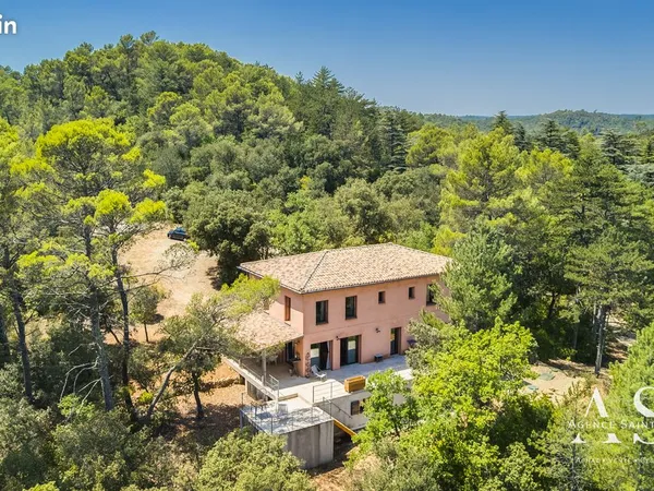 Maison 16 pièces 230 m²