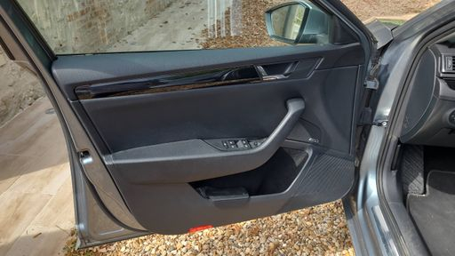Skoda Superb 1.8 TSI 180 DSG7 - Laurin & Klement – 2016 – 149981 km – Essence – Boîte Automatique — photo 25