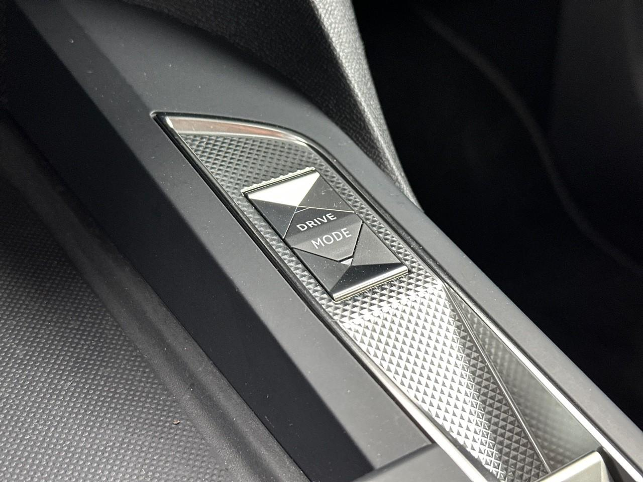Ds Ds 3 crossback puretech 130 eat8 performance line+ — photo 28
