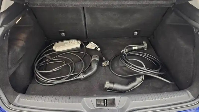 Renault Megane mégane iv berline e-tech plug-in hybride 160 — photo 17