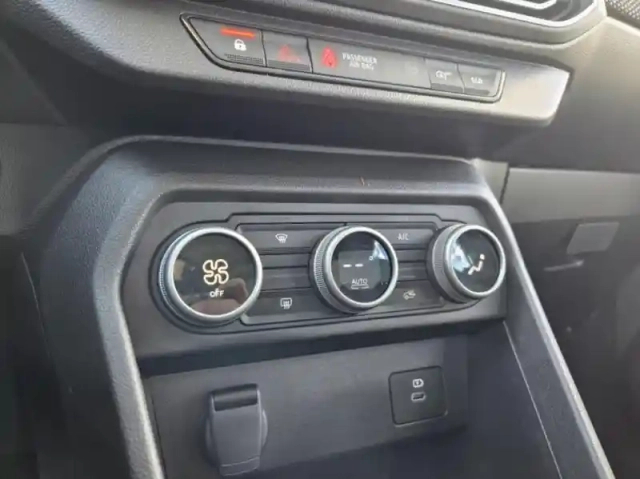Dacia Sandero 1.0 tce 90ch journey — photo 32