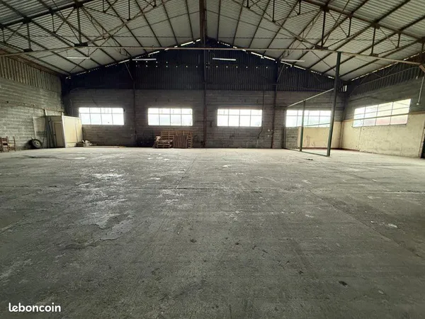 Local de stockage 300 m2